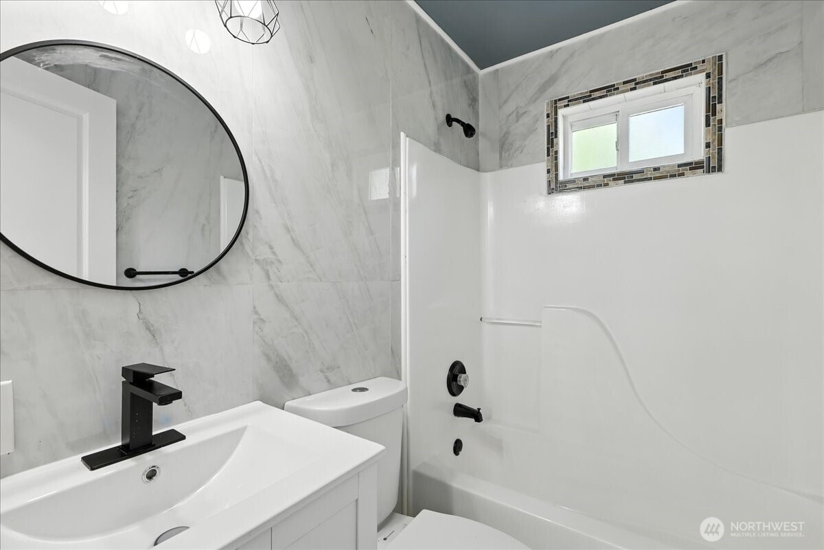 808 E 59th Street Property Photo 10