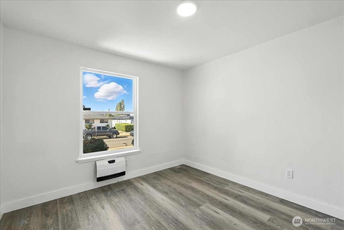 808 E 59th Street Property Photo 12