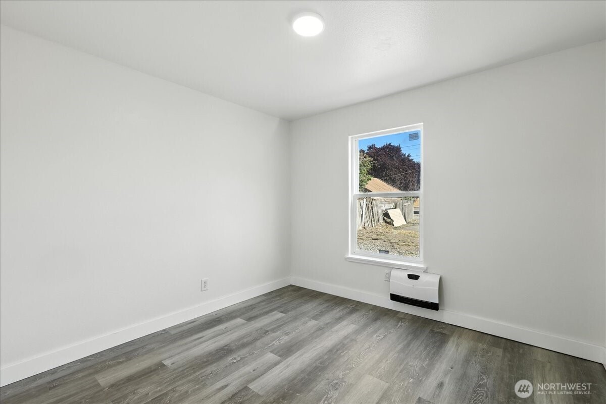 808 E 59th Street Property Photo 14