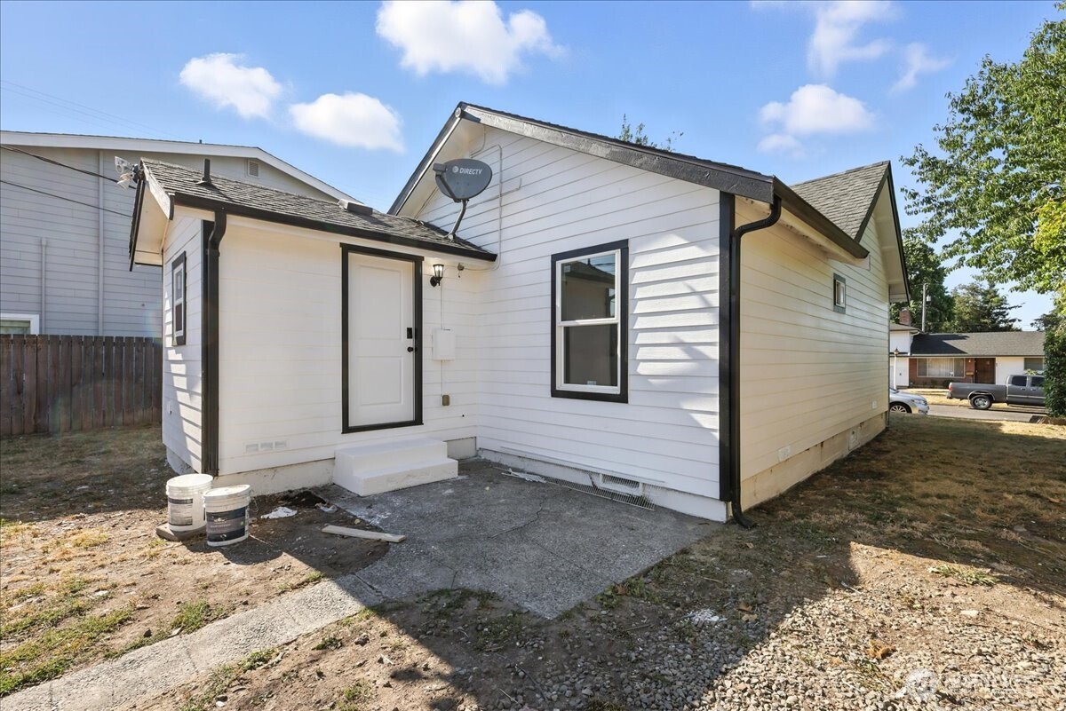 808 E 59th Street Property Photo 17