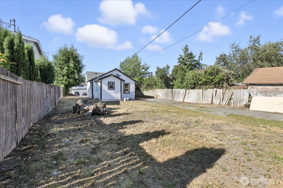 808 E 59th Street Property Photo 18