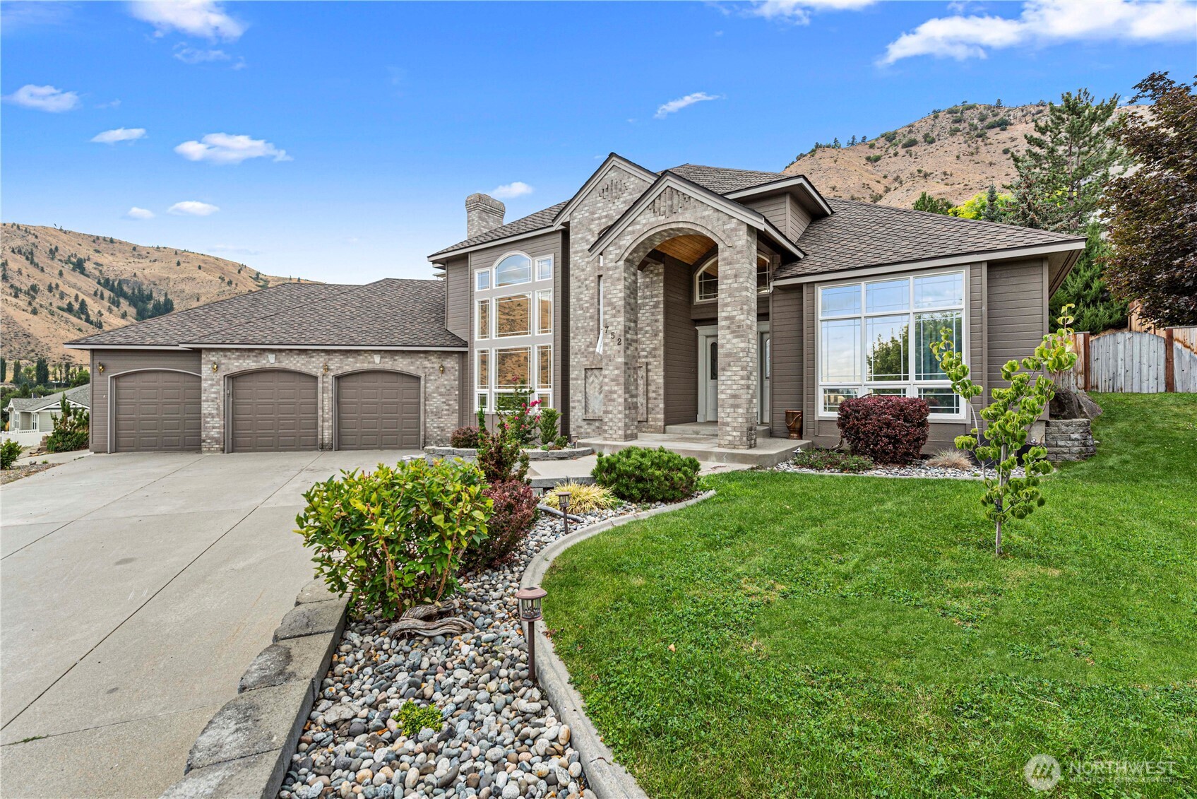 752 Castle Heights Drive
