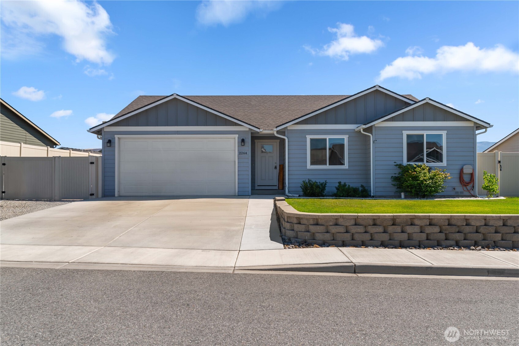 2264 Maryhill Street Property Photo 1