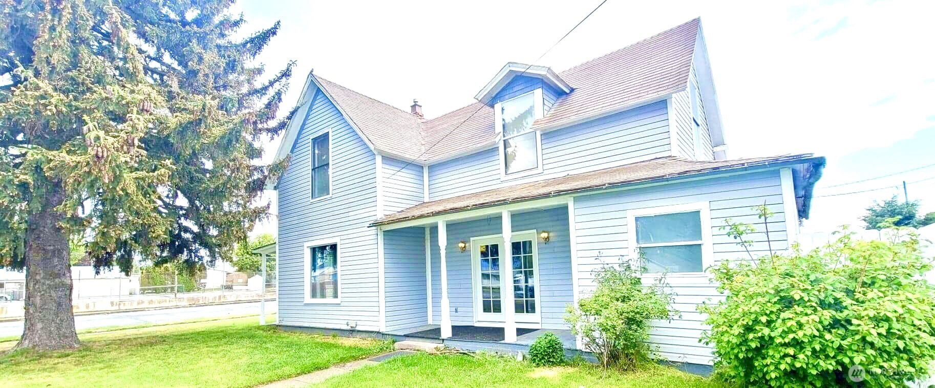 209 E 8th Avenue Property Photo 1