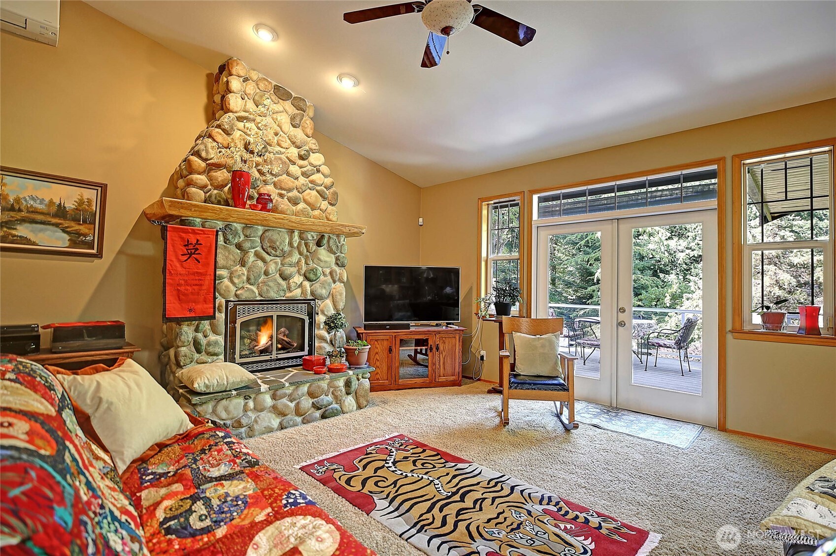 628 N Sunset Drive Property Photo 4