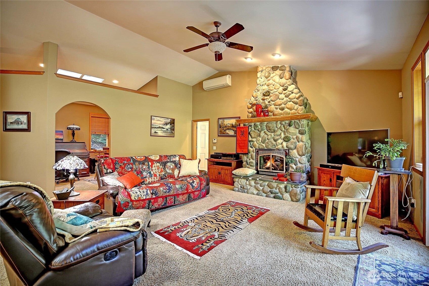 628 N Sunset Drive Property Photo 5