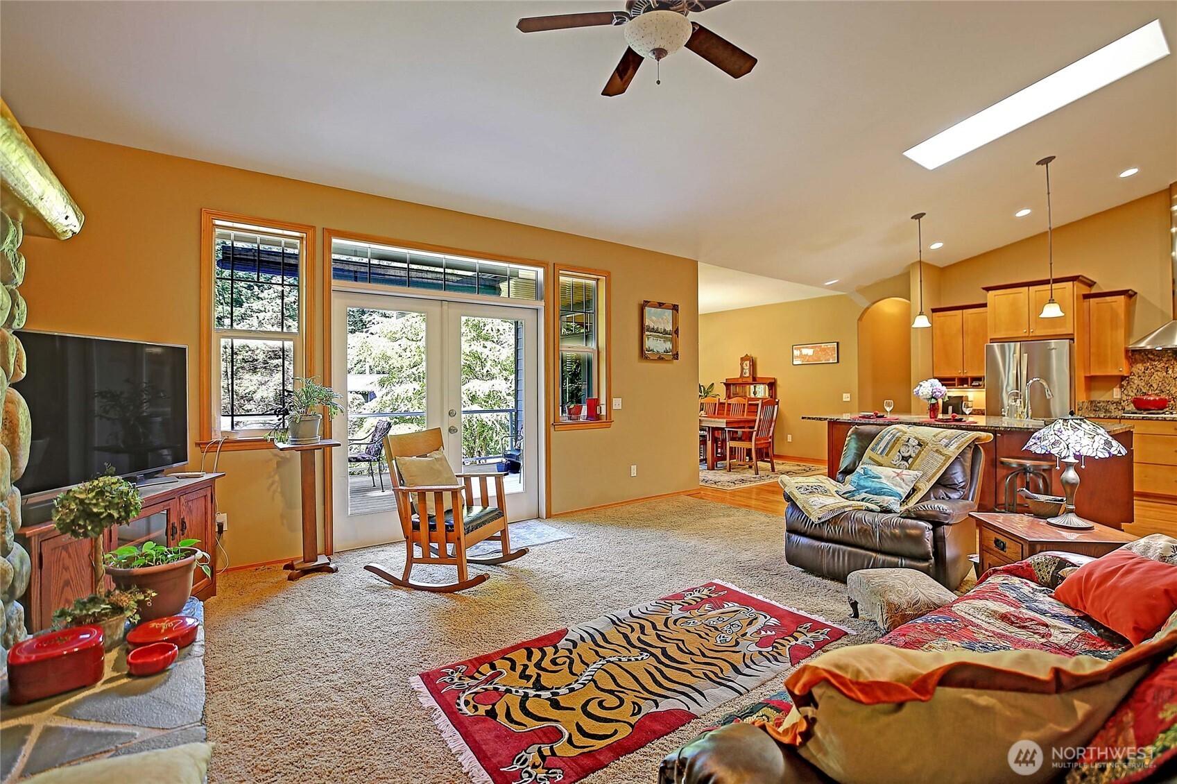 628 N Sunset Drive Property Photo 10