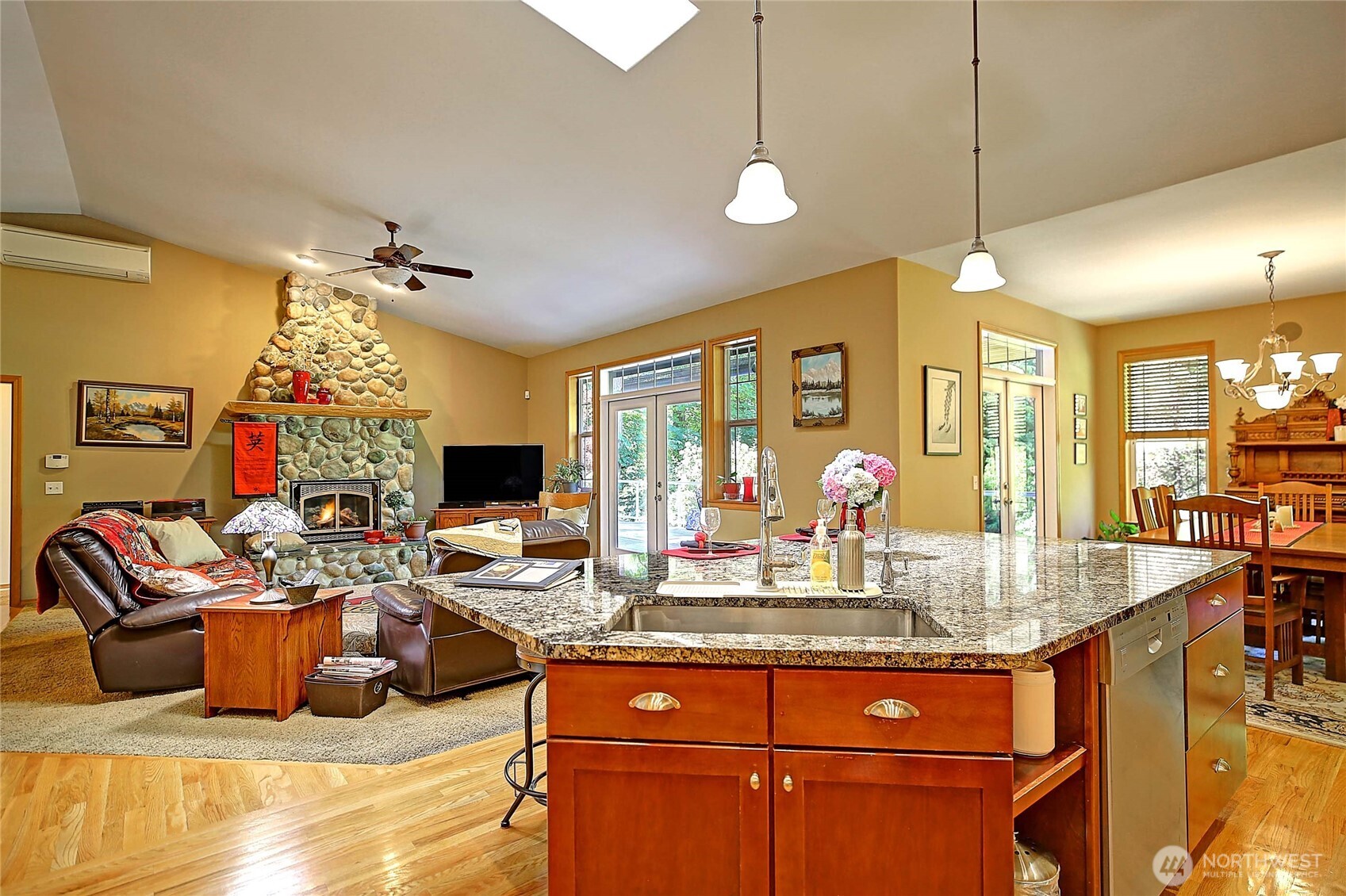628 N Sunset Drive Property Photo 11