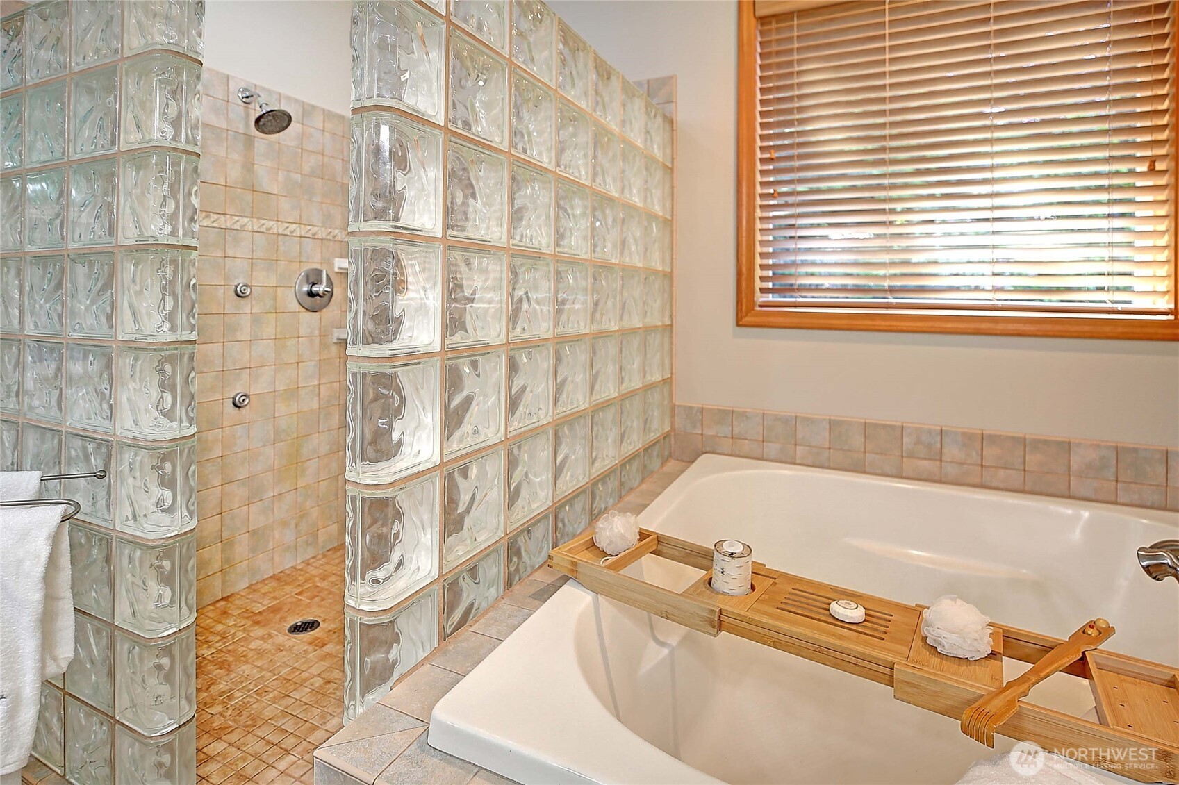 628 N Sunset Drive Property Photo 18
