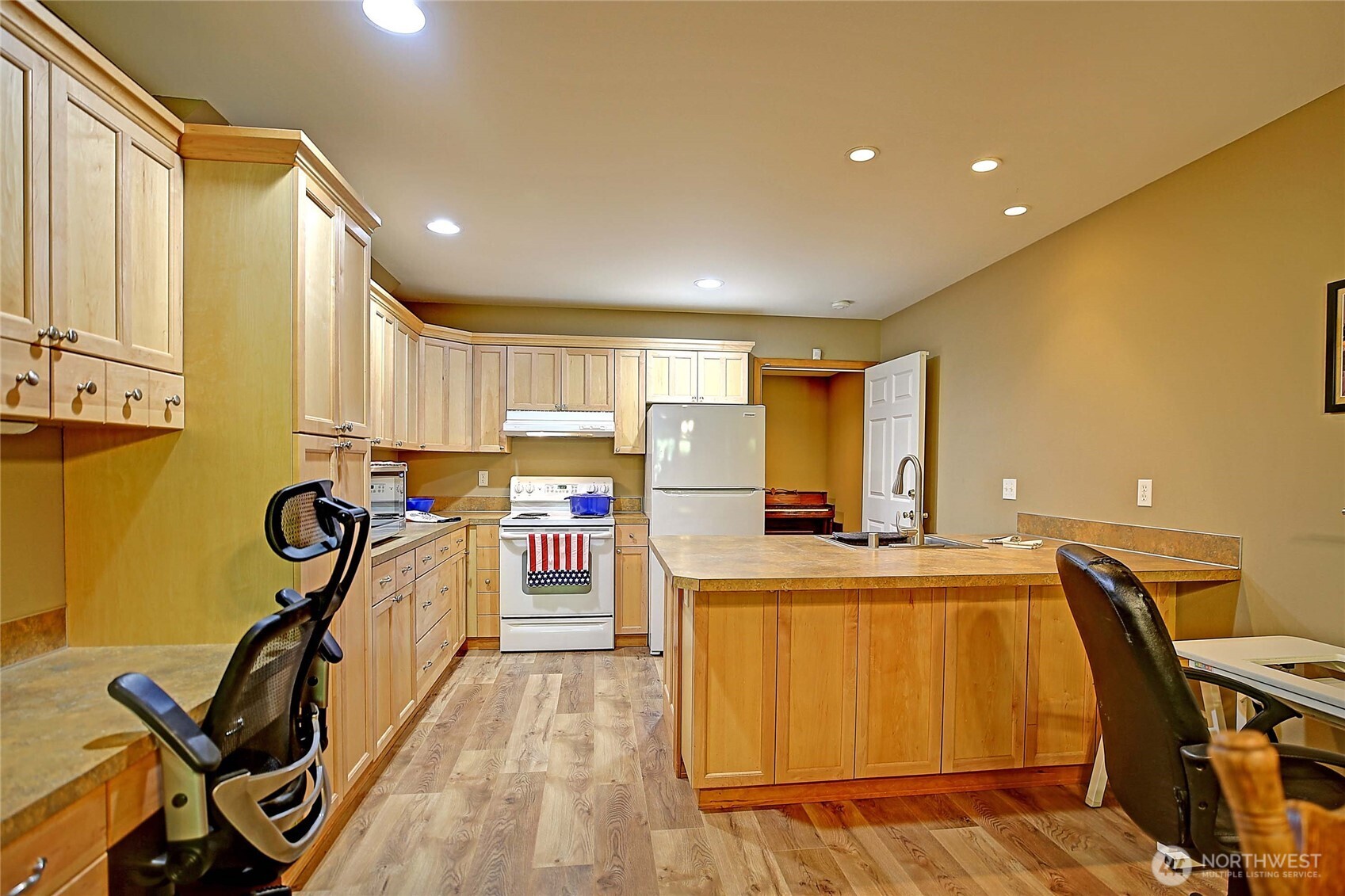 628 N Sunset Drive Property Photo 29