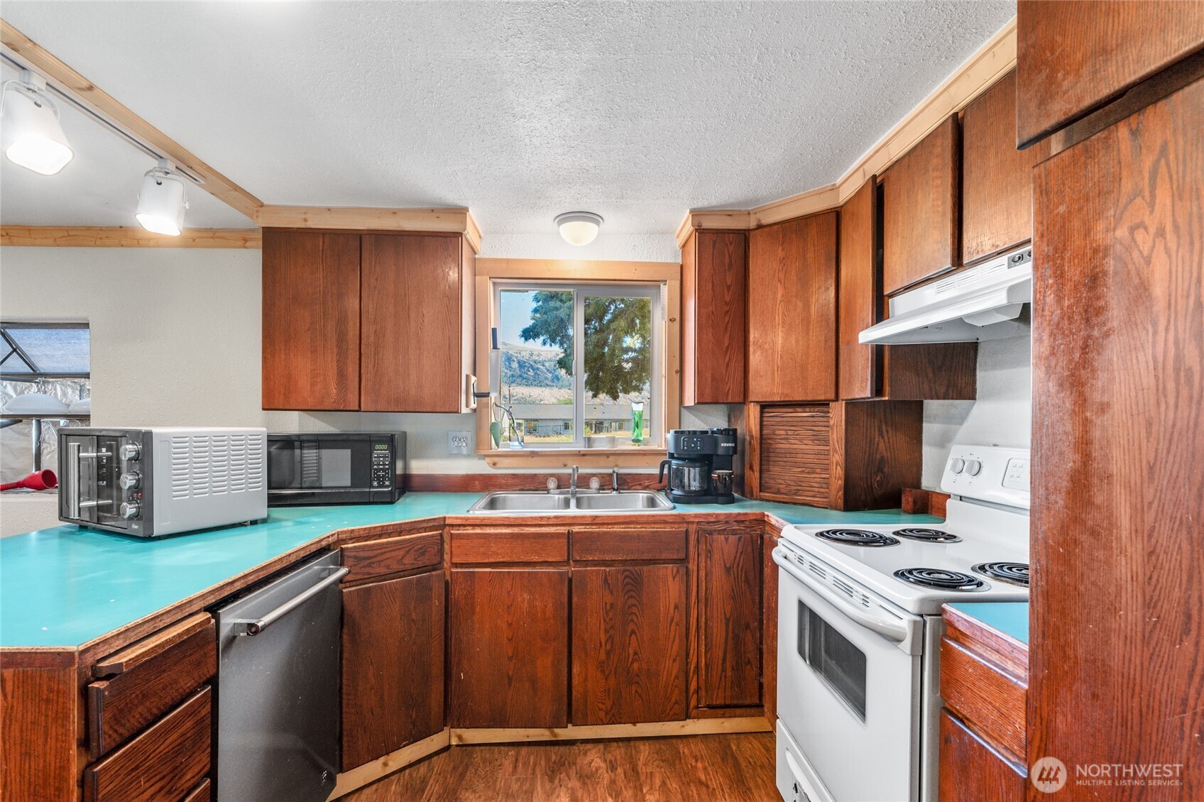 750 4th Street Property Photo 11