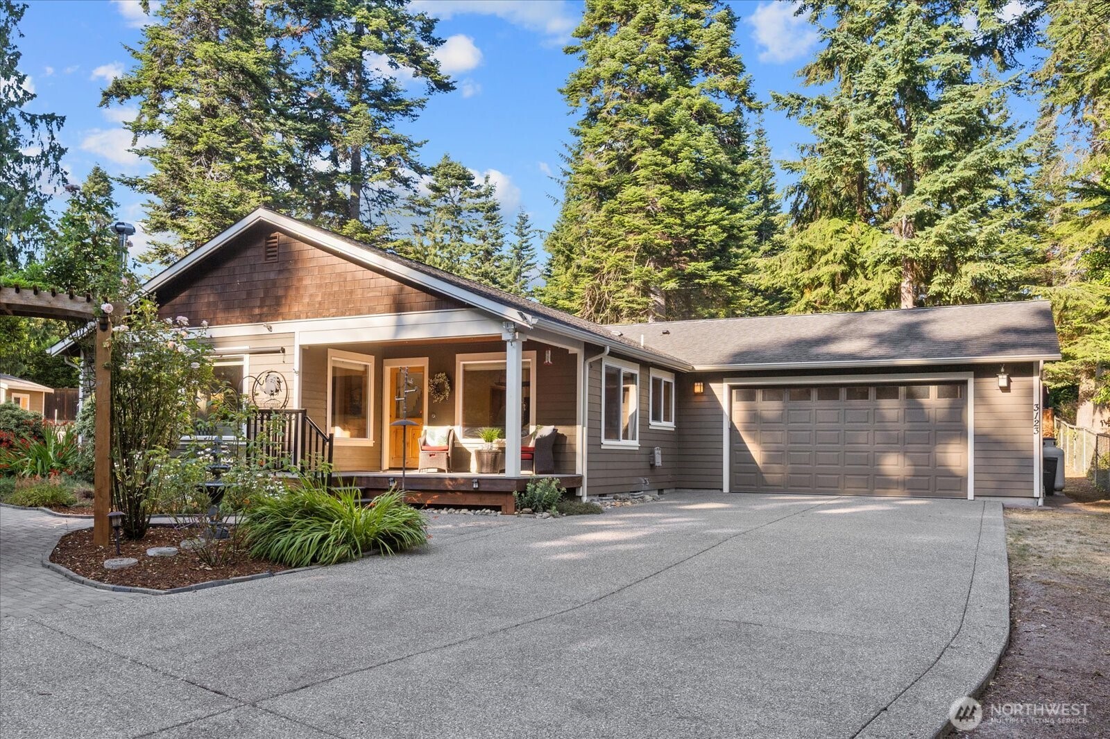 3123 Redwing Road Property Photo 1