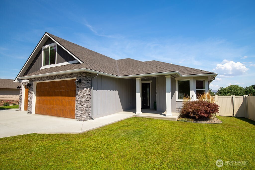 1703 Brambling Brae Lane Property Photo 1
