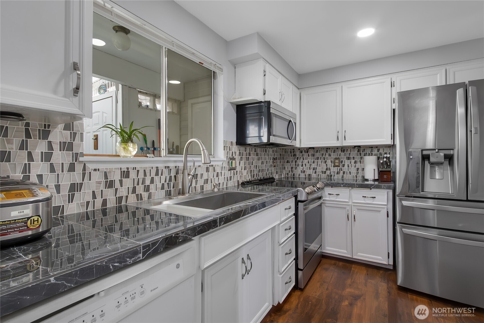 747 37th Street 9a Property Photo 18