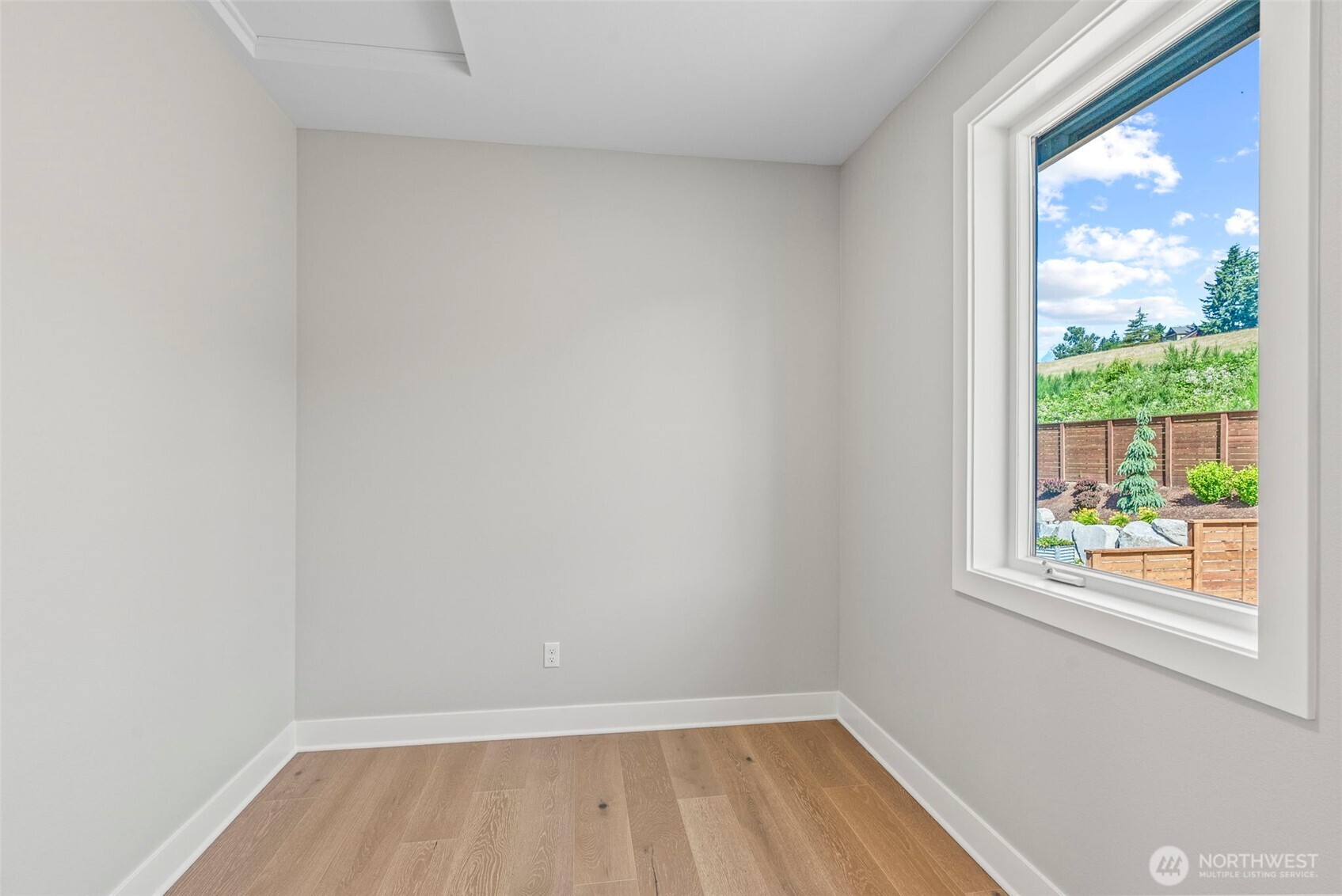 243 Ne Hemmingway Drive Property Photo 28