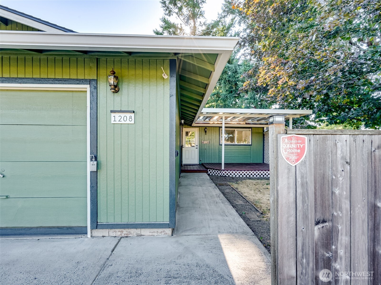 1208 Se Briarwood Drive Property Photo 3