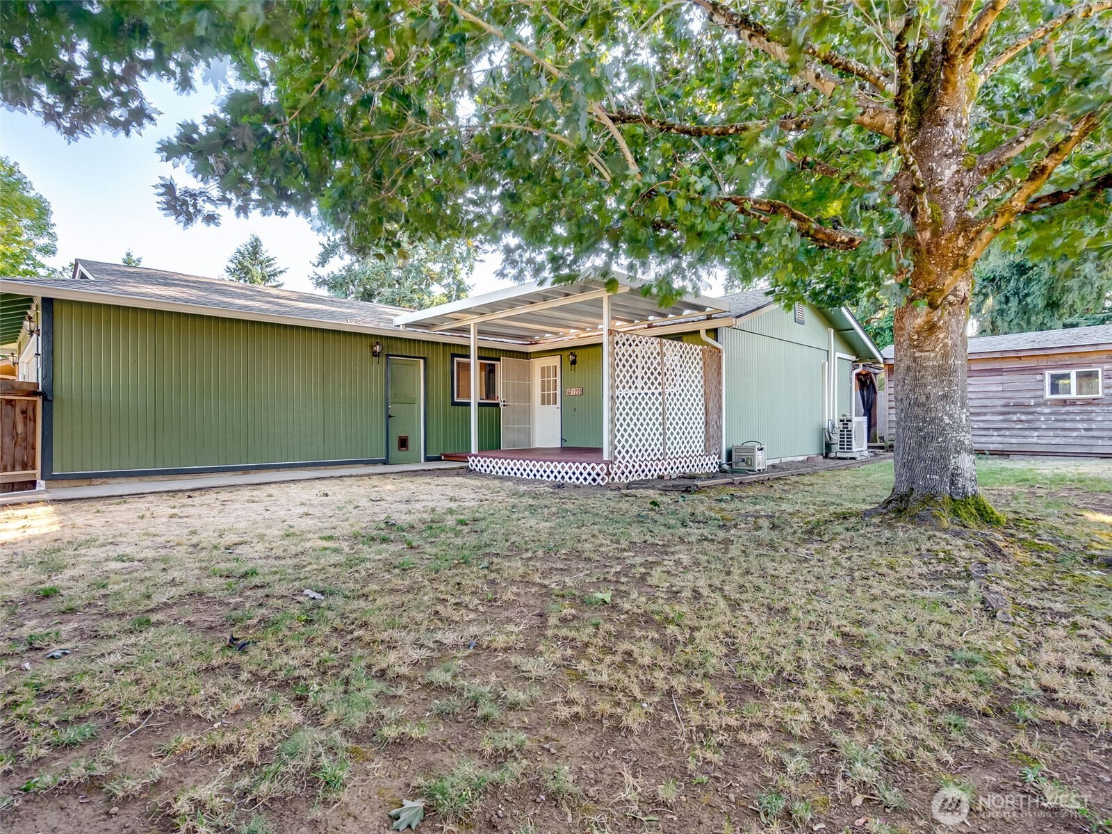 1208 Se Briarwood Drive Property Photo 4