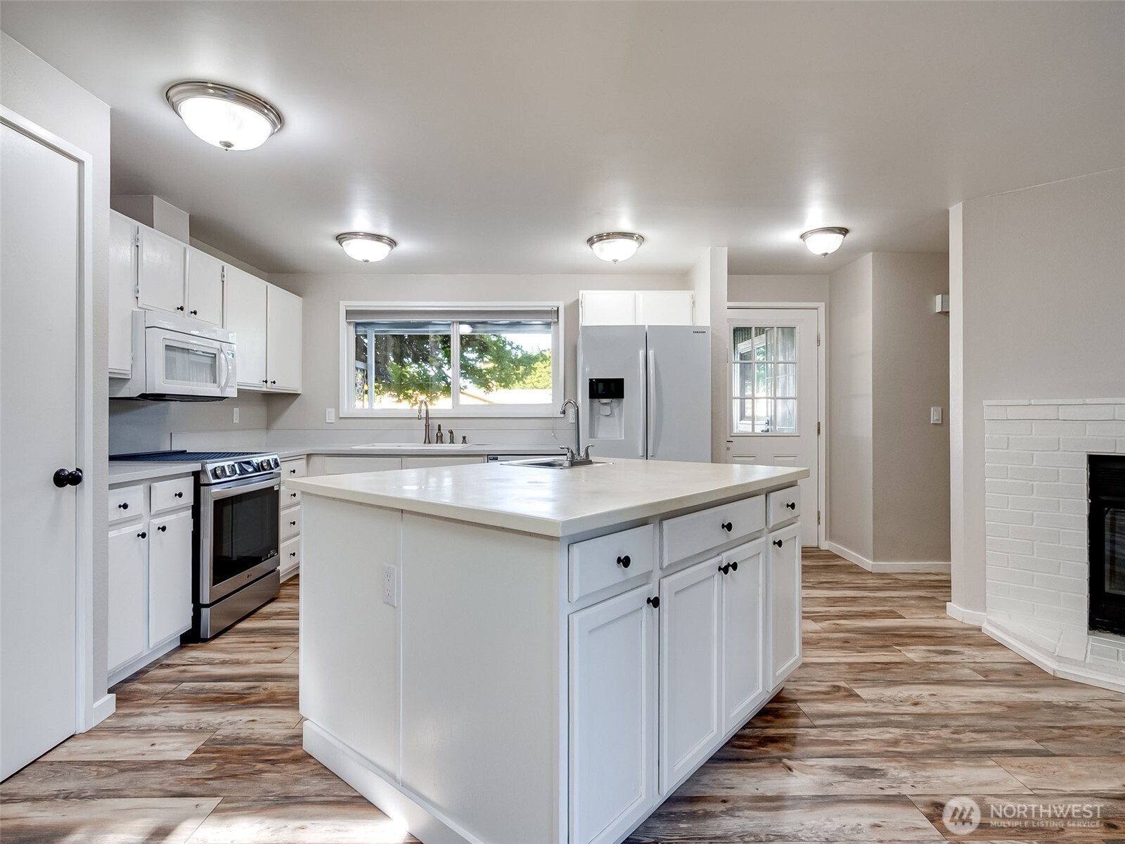 1208 Se Briarwood Drive Property Photo 6