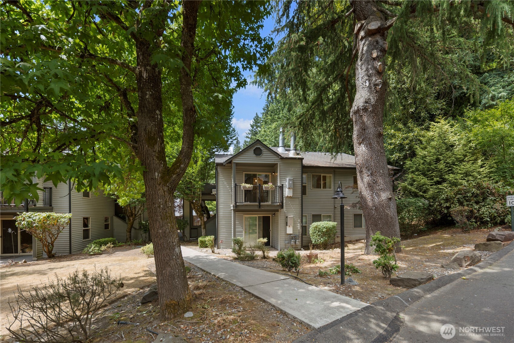 9805 Avondale Road L238