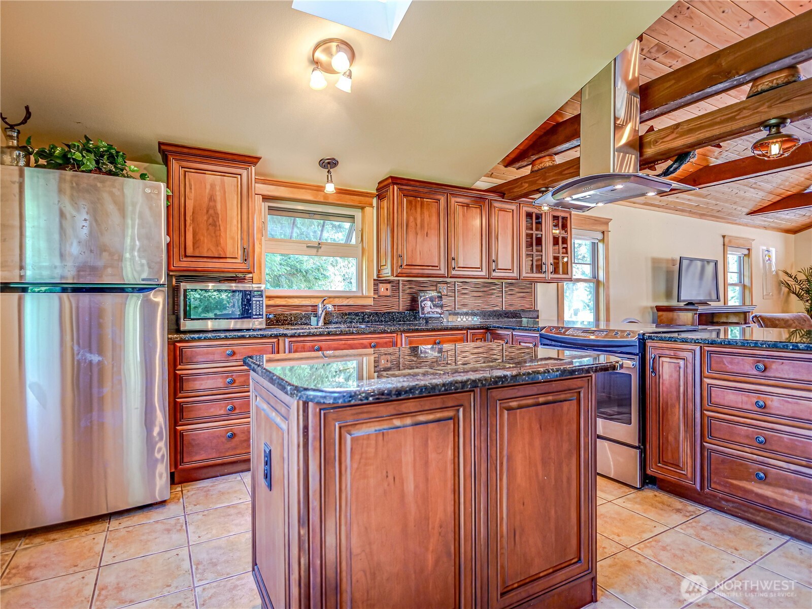 18612 51st Avenue Property Photo 12