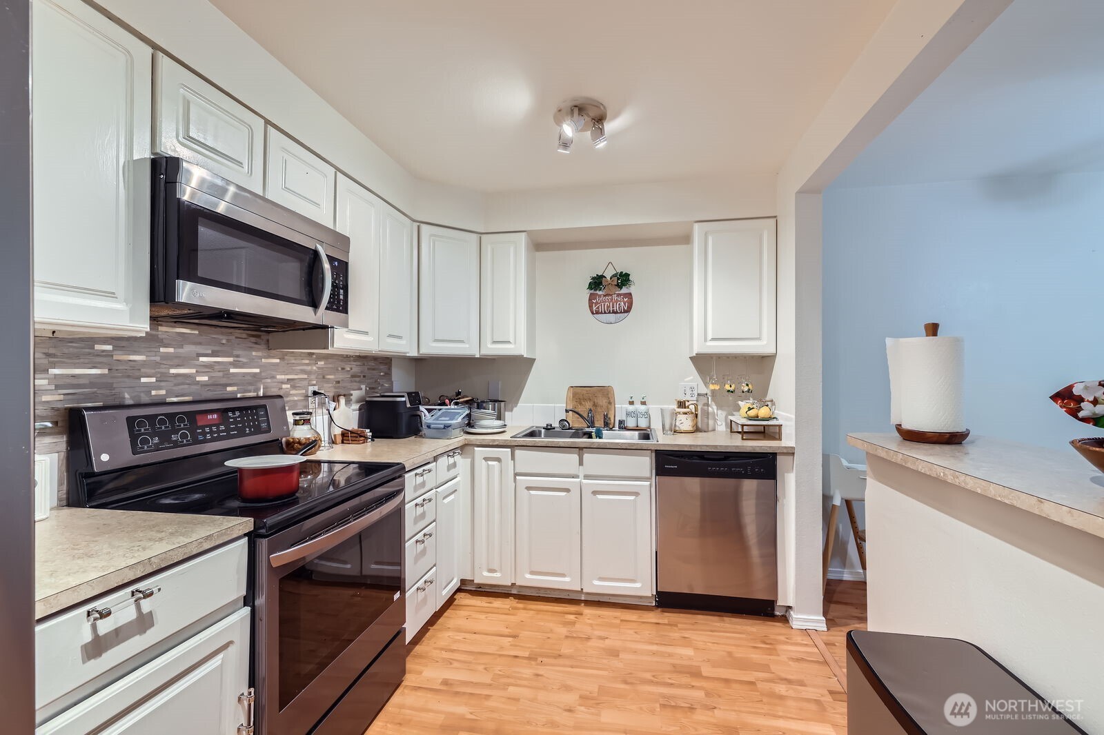 1131 115th Street J3 Property Photo 3