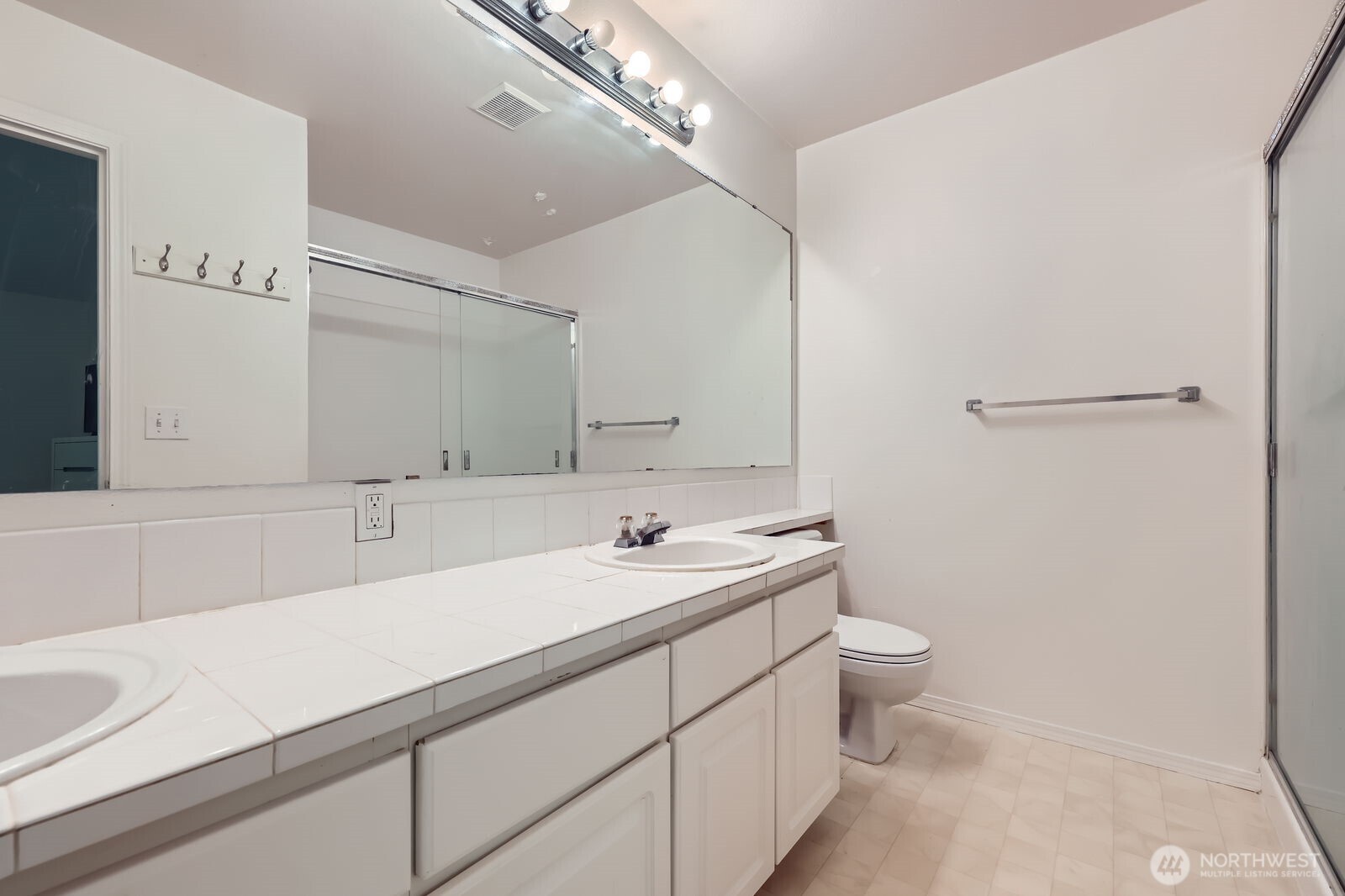 1131 115th Street J3 Property Photo 7