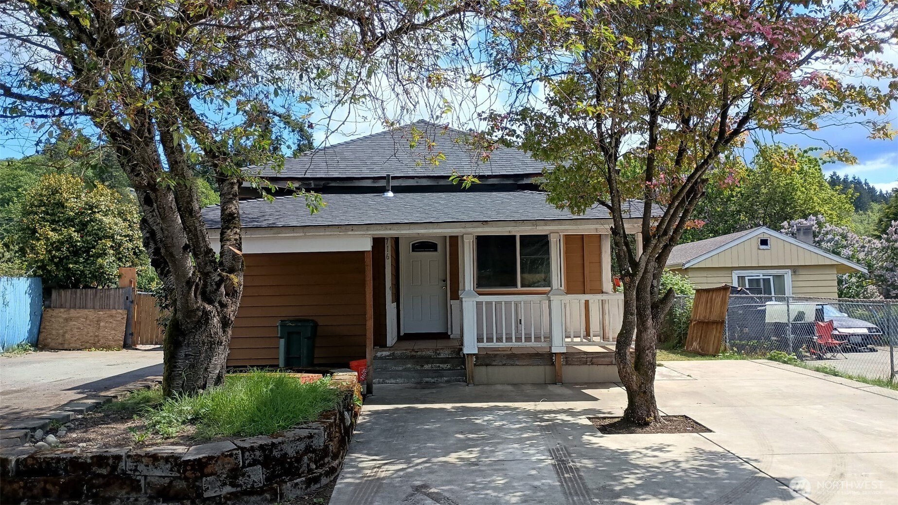 716 Railroad Avenue Property Photo 1