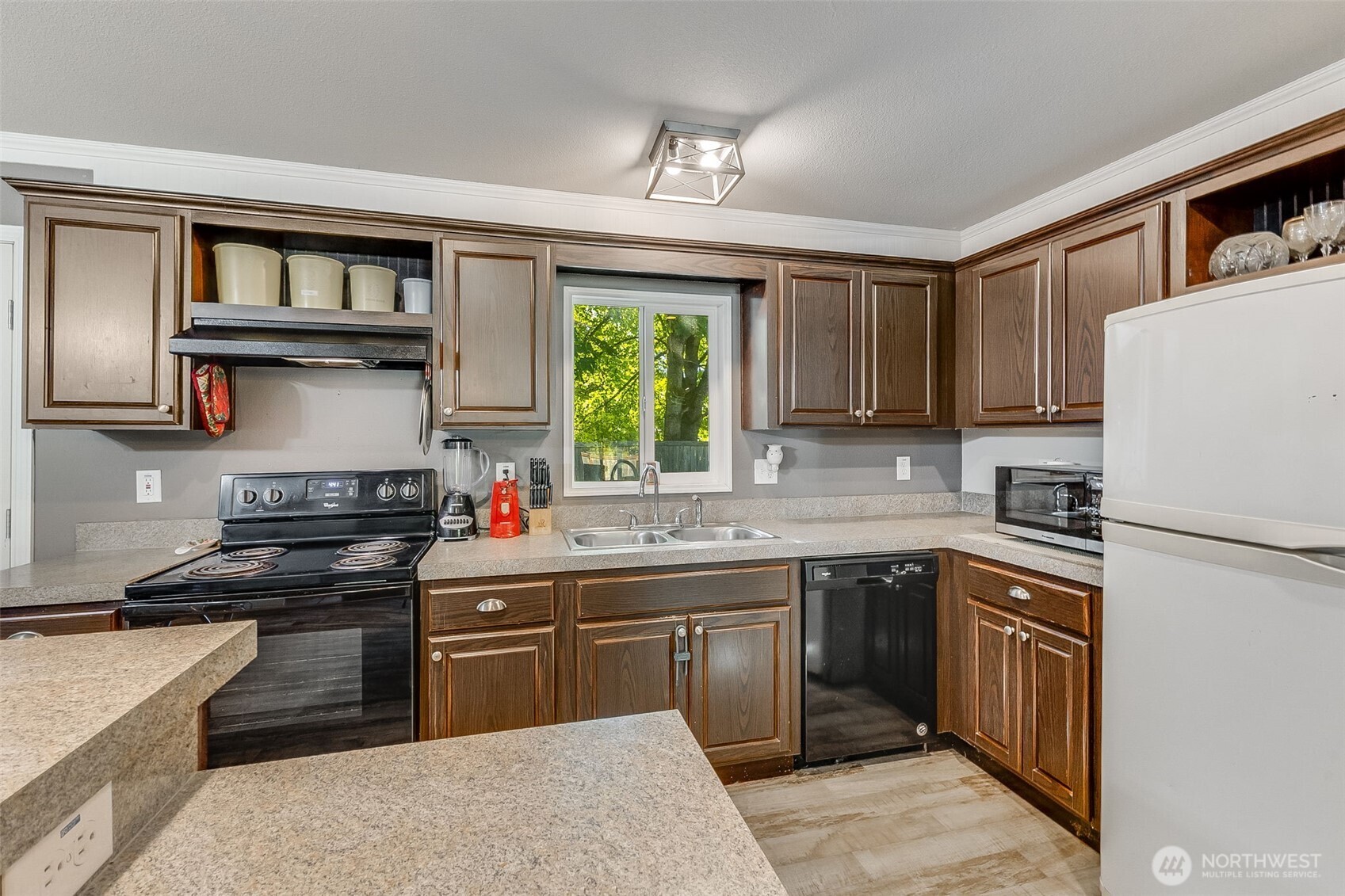 30611 6th Avenue Ct Property Photo 6