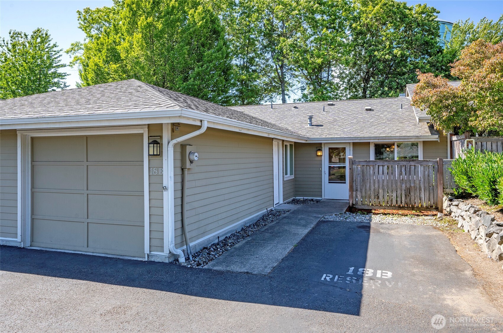 5702 N 33rd Street 18b Property Photo 2