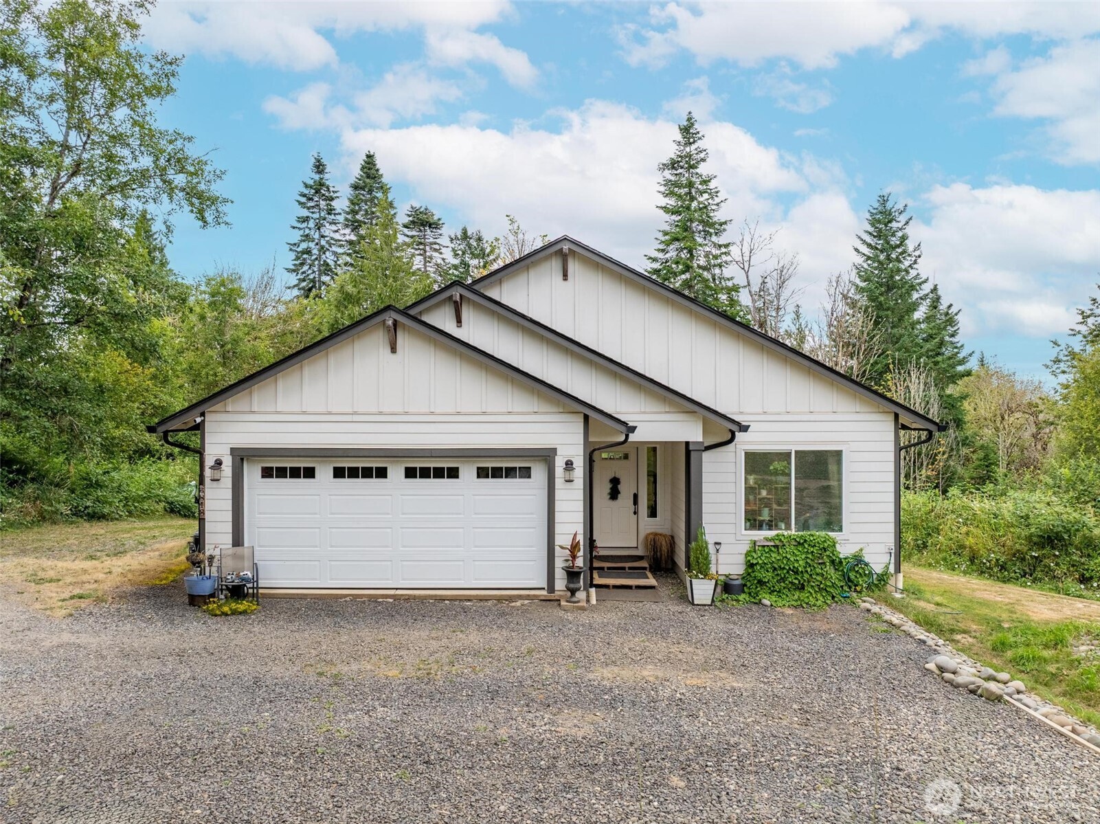 144 38 18 Loop Road Property Photo 1