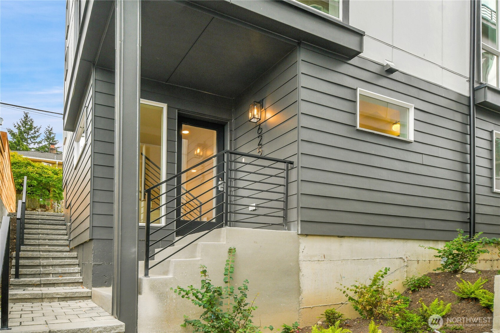625 W Emerson Street Property Photo 1