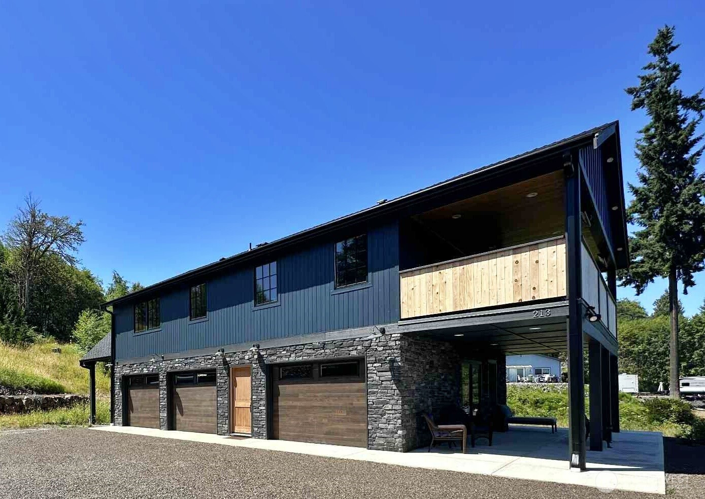 213 Tanglewood Property Photo 1