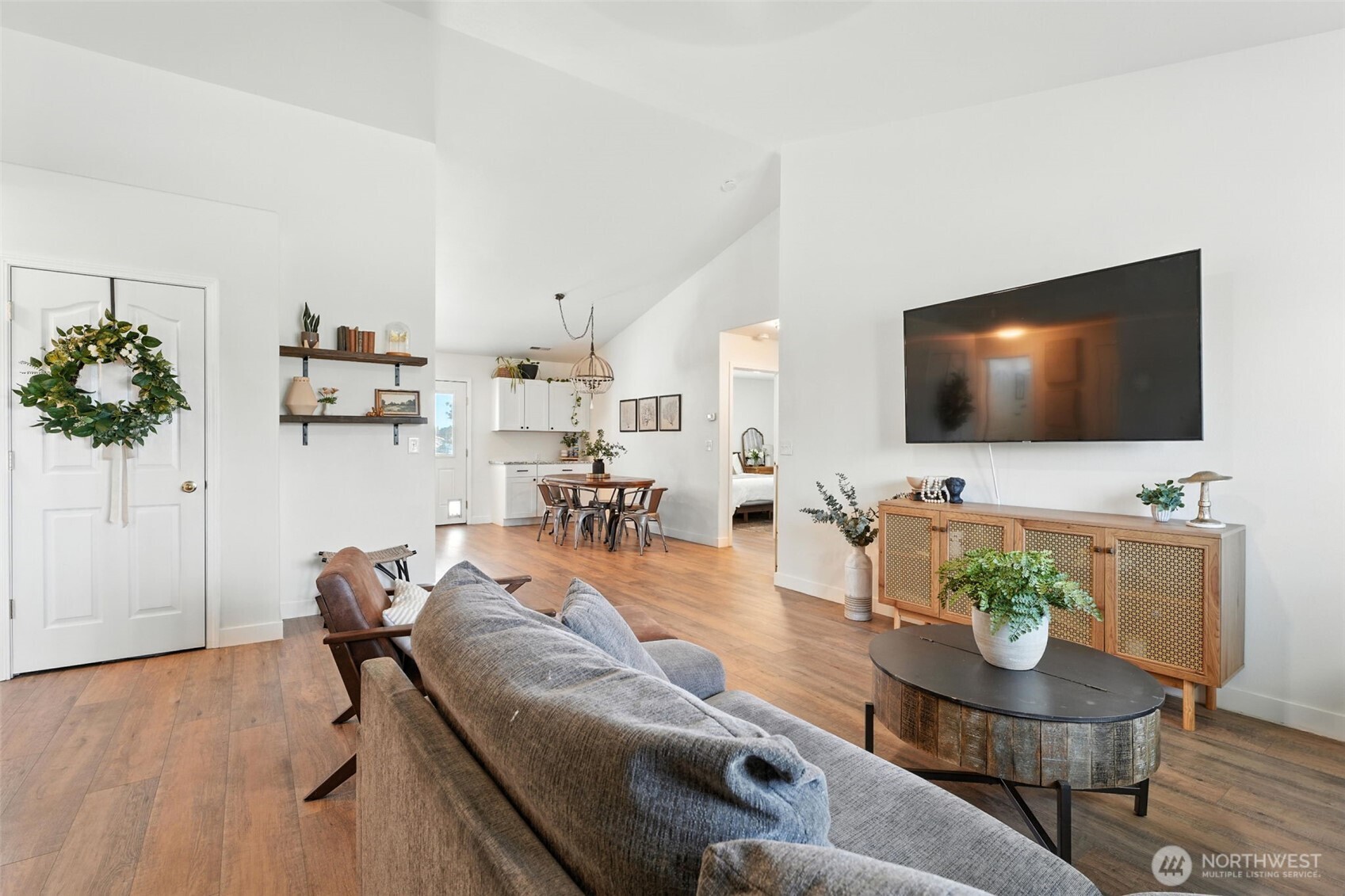 2401 S Arthur Court Property Photo 4