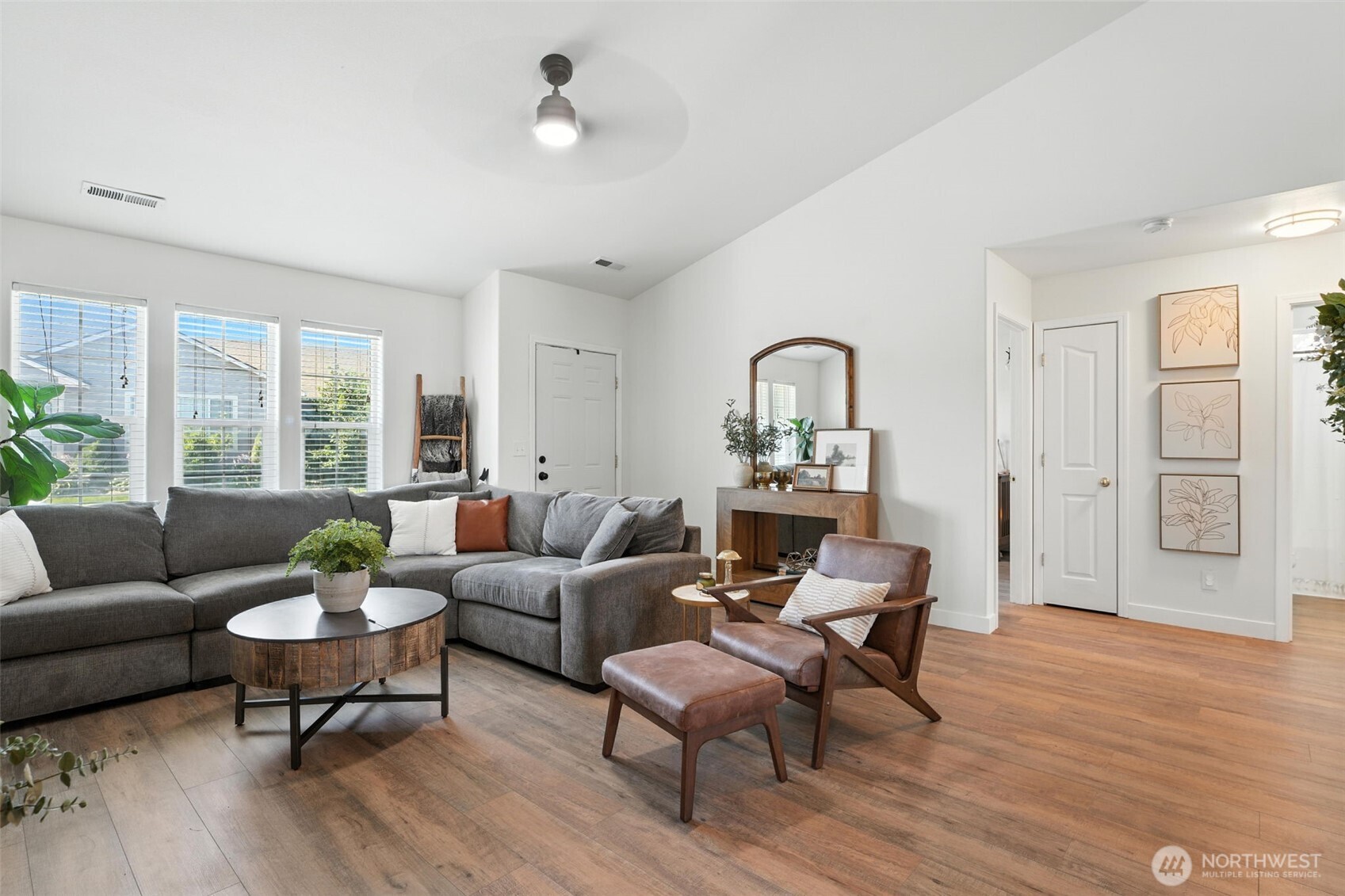 2401 S Arthur Court Property Photo 5