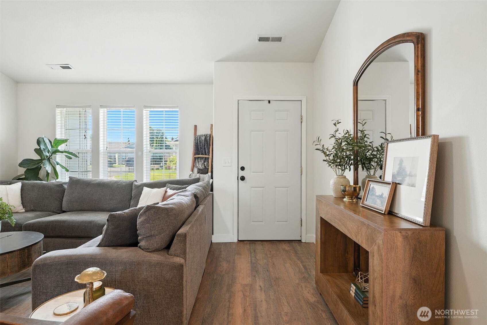 2401 S Arthur Court Property Photo 6