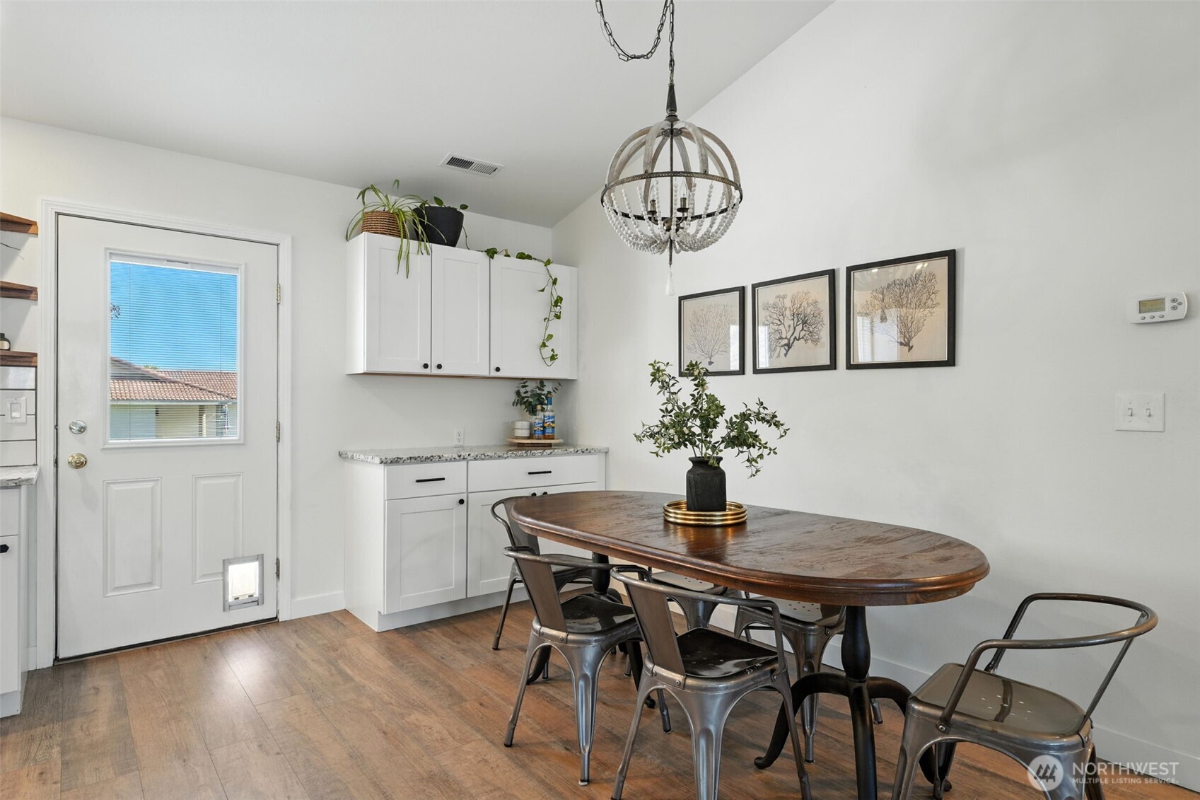 2401 S Arthur Court Property Photo 7