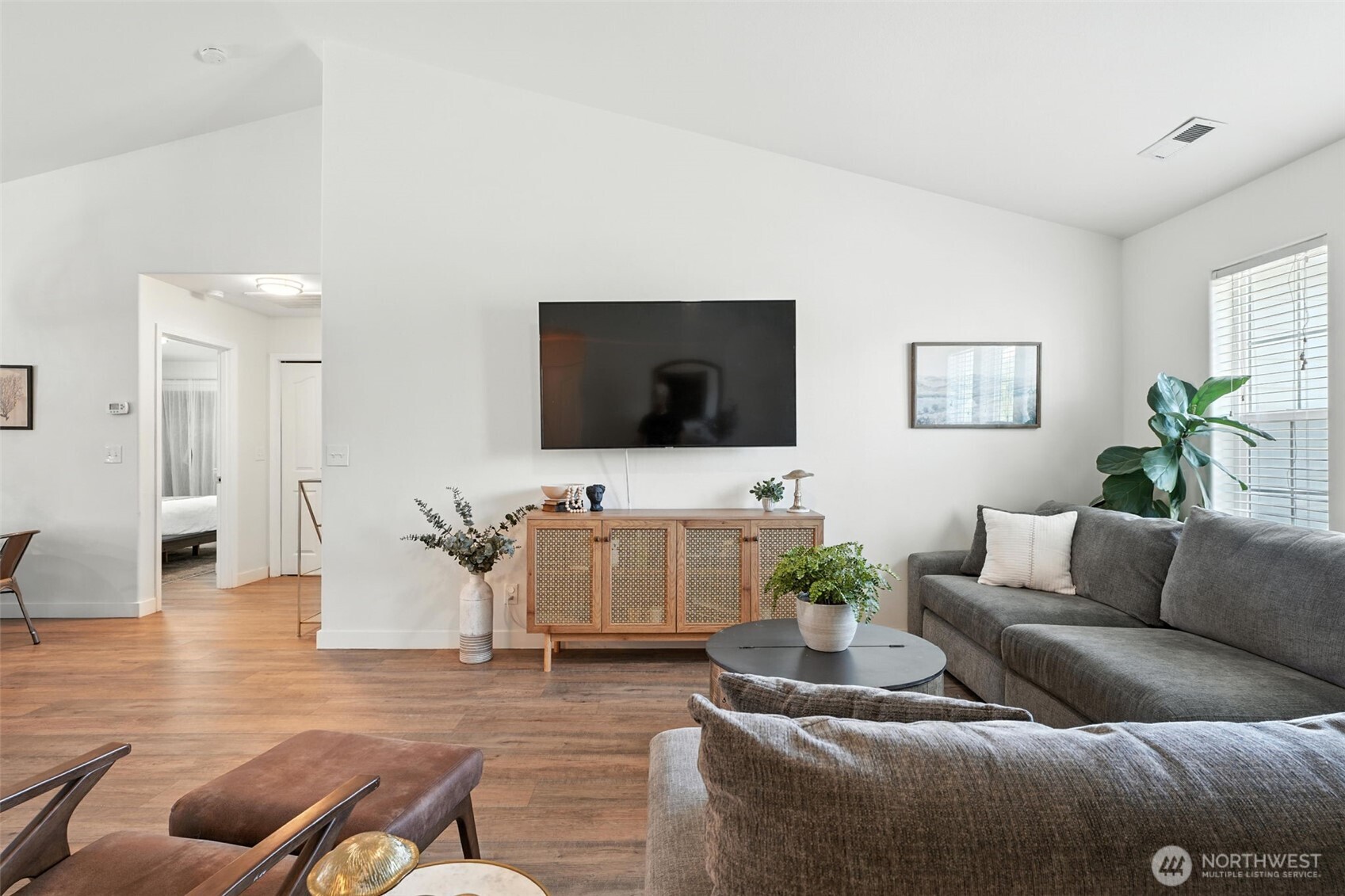 2401 S Arthur Court Property Photo 8