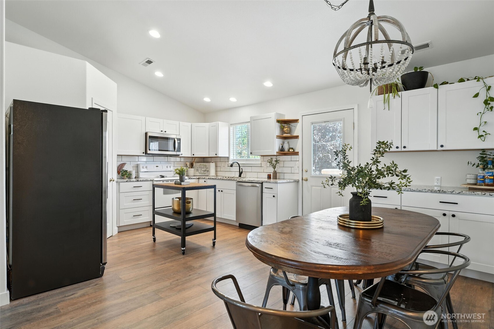 2401 S Arthur Court Property Photo 9