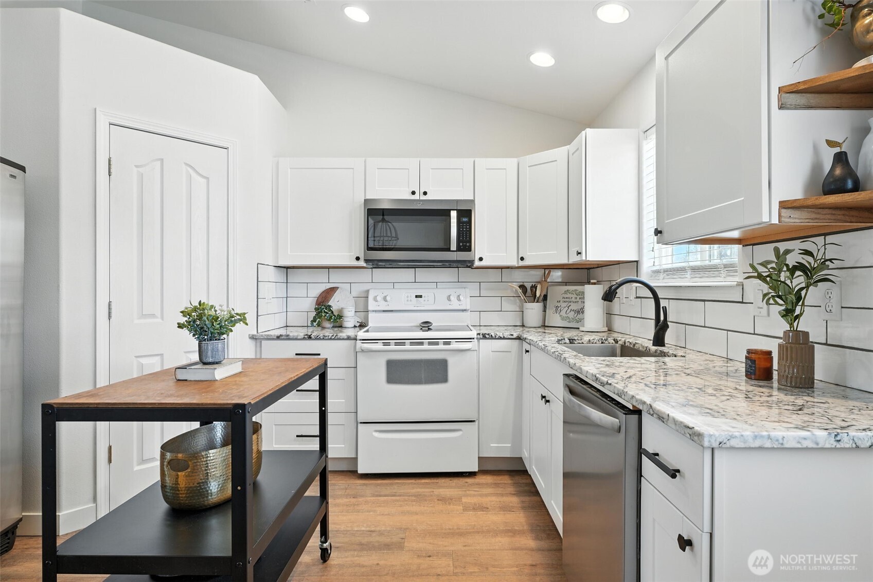 2401 S Arthur Court Property Photo 10