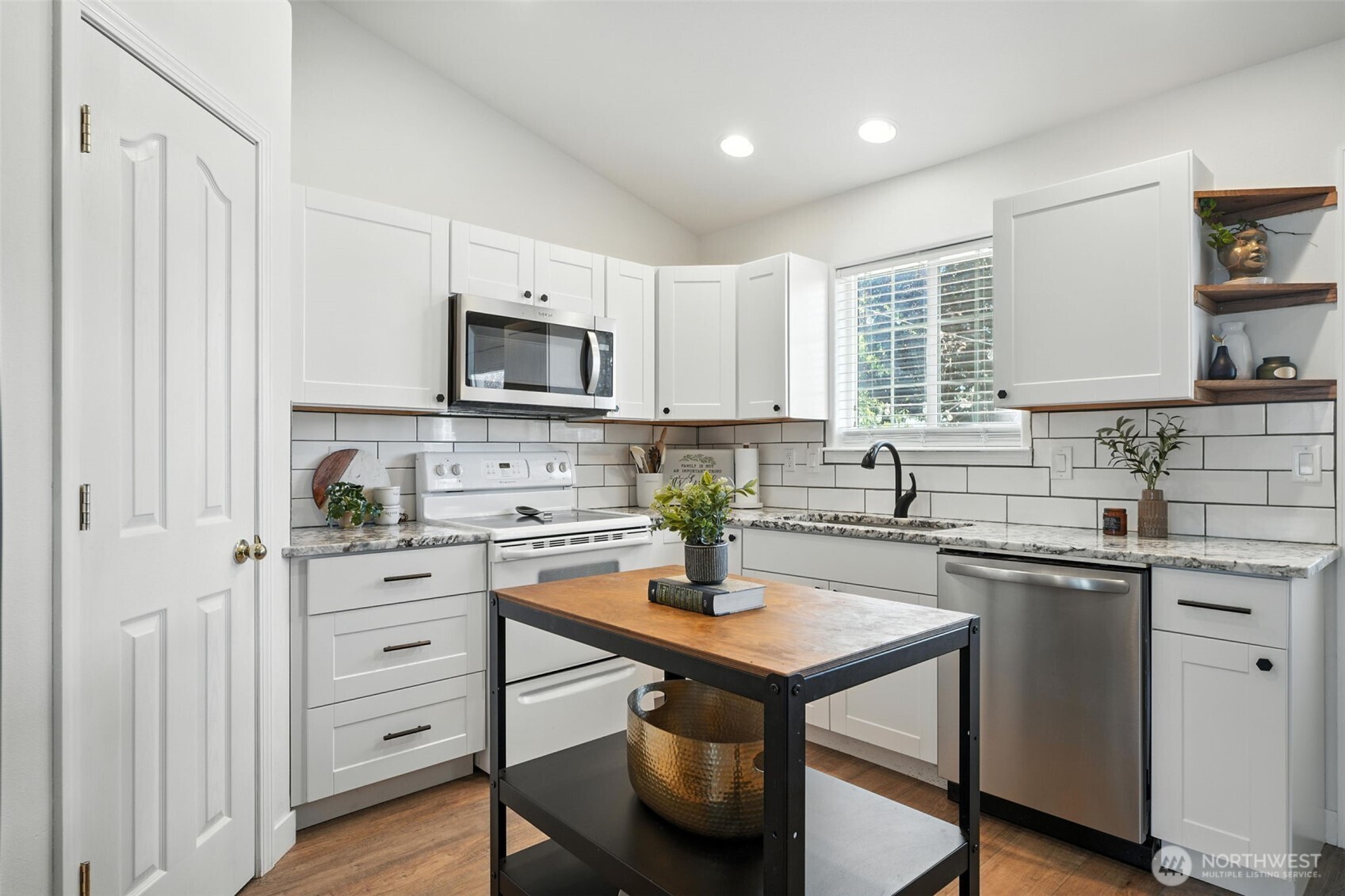 2401 S Arthur Court Property Photo 11