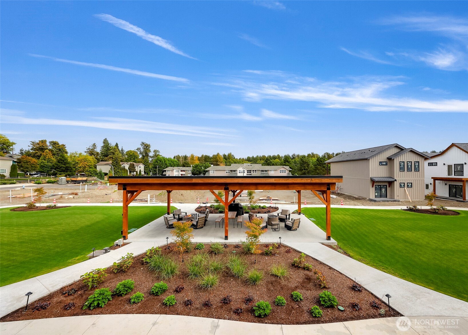 220 Skipping Stone Loop Property Photo 4