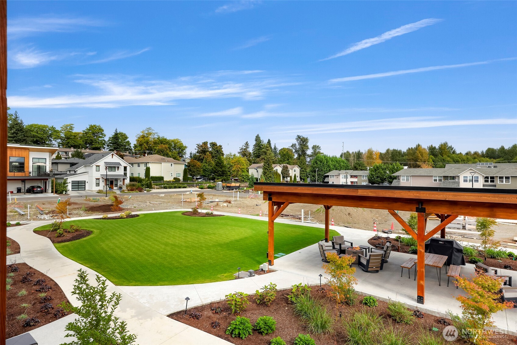 220 Skipping Stone Loop Property Photo 5