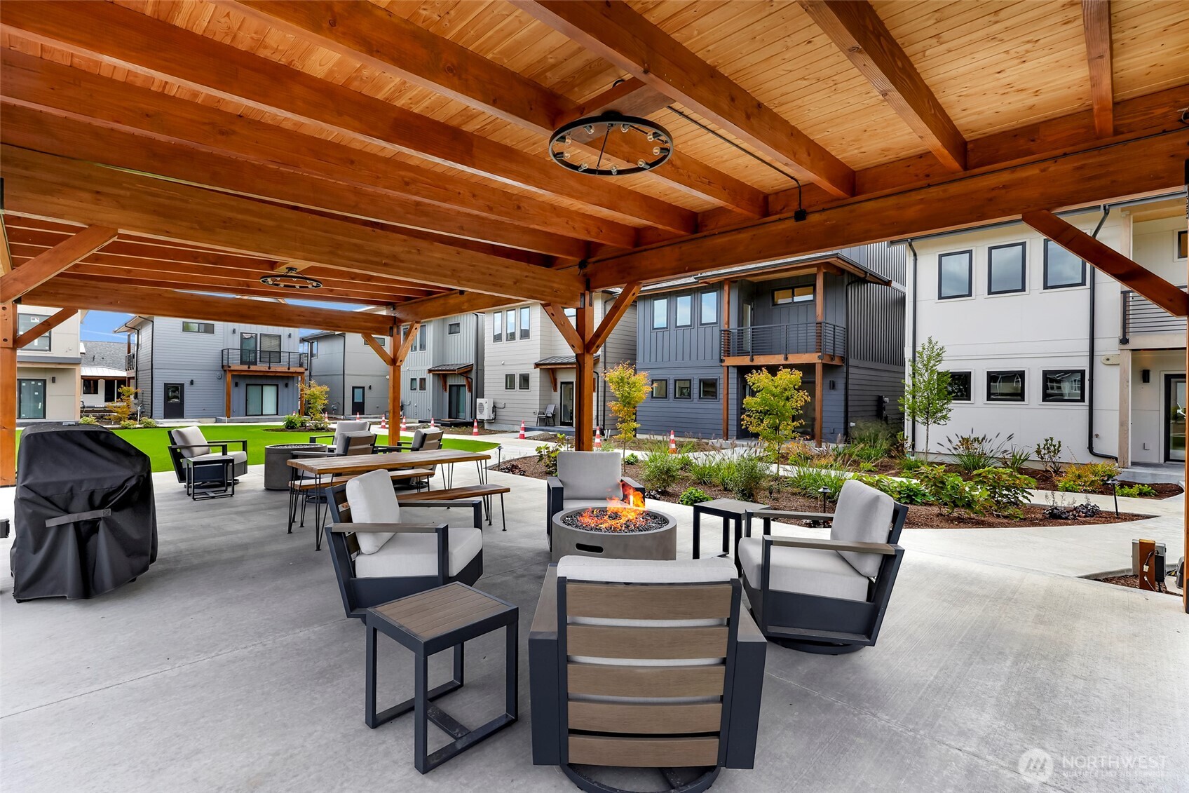 220 Skipping Stone Loop Property Photo 6