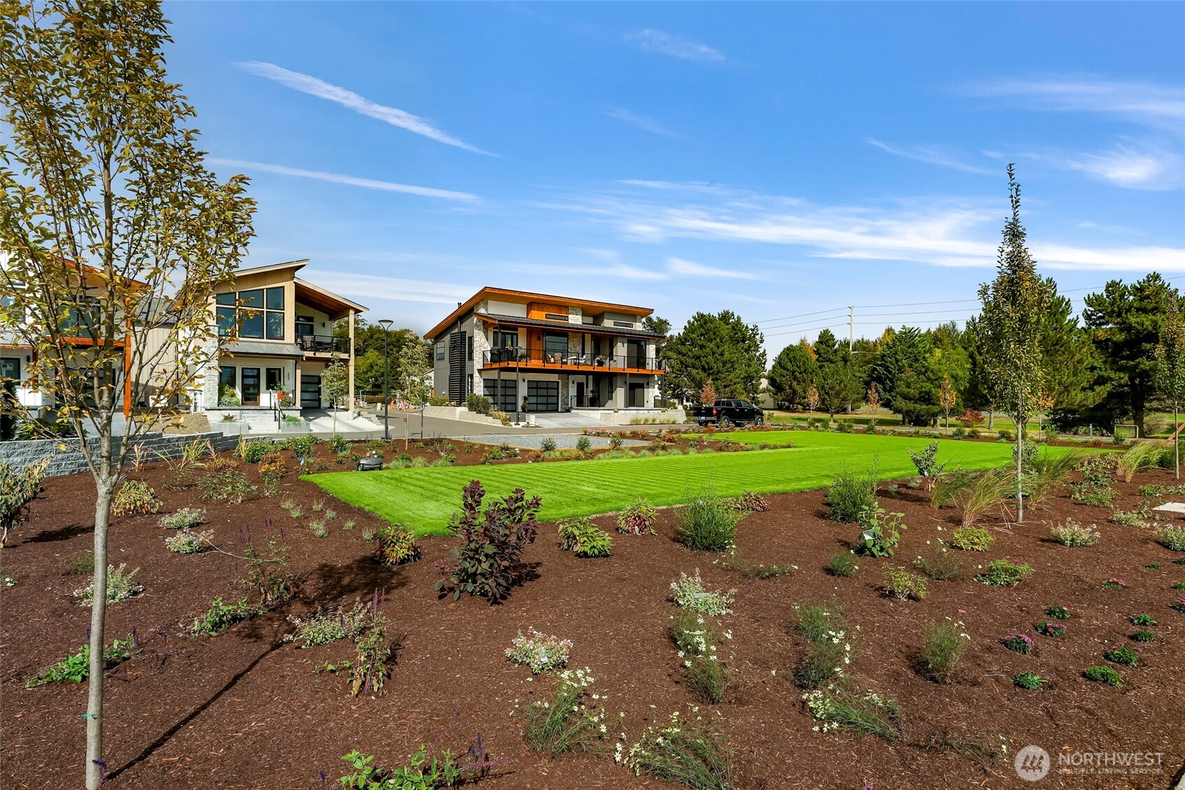 220 Skipping Stone Loop Property Photo 8