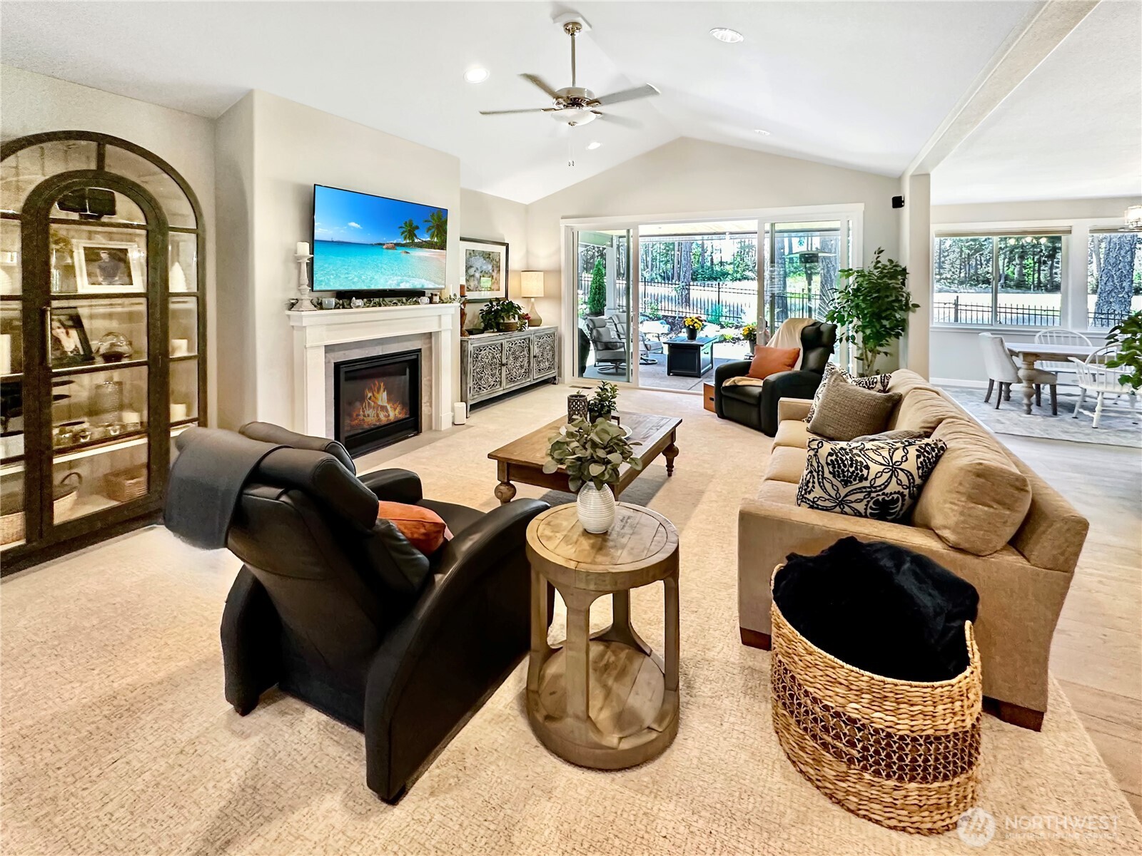 4411 Caddyshack Drive Property Photo 9