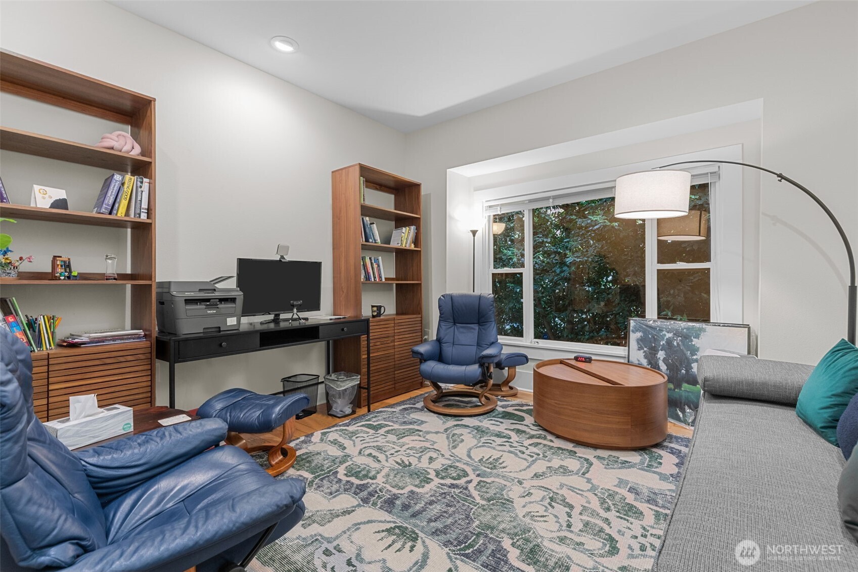 4510 Thackeray Property Photo 6