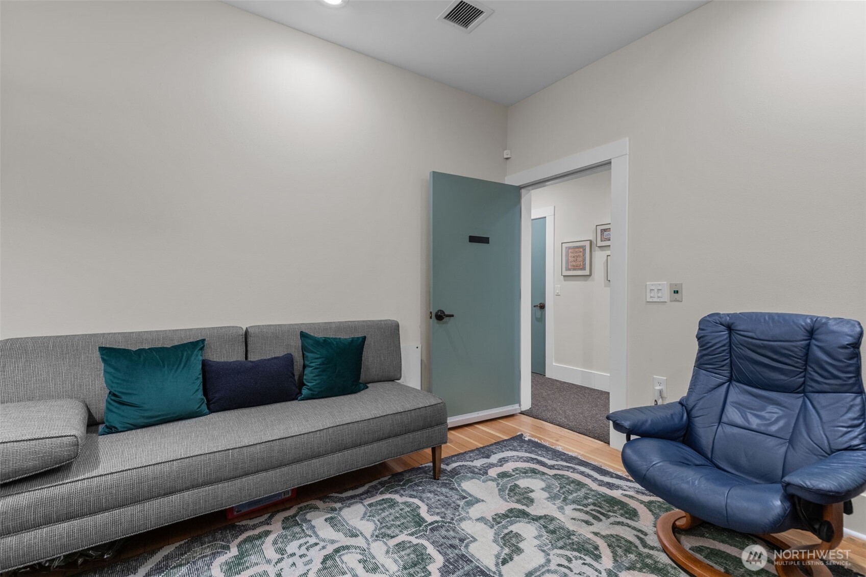 4510 Thackeray Property Photo 8