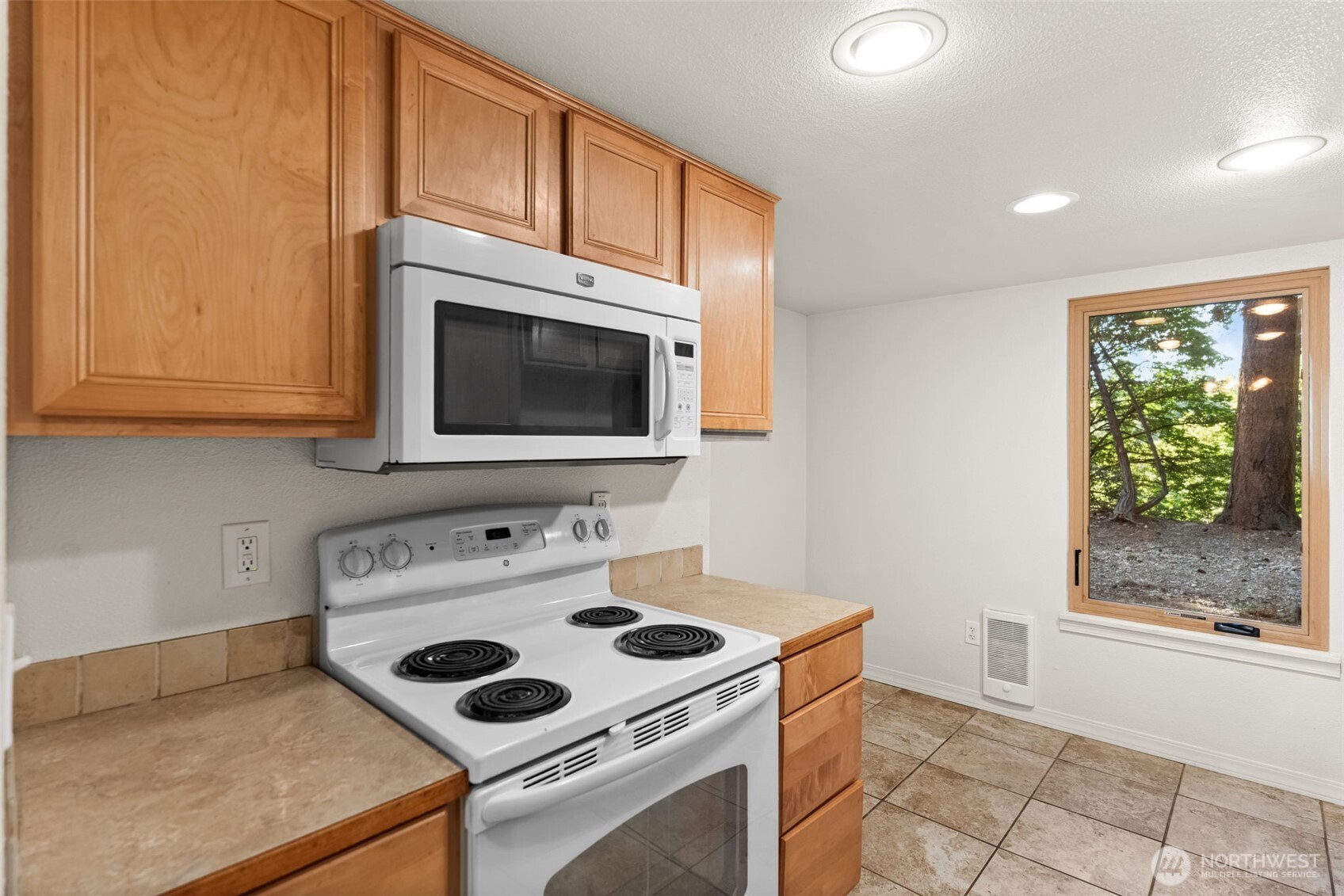 8401 Zircon Drive C38 Property Photo 11