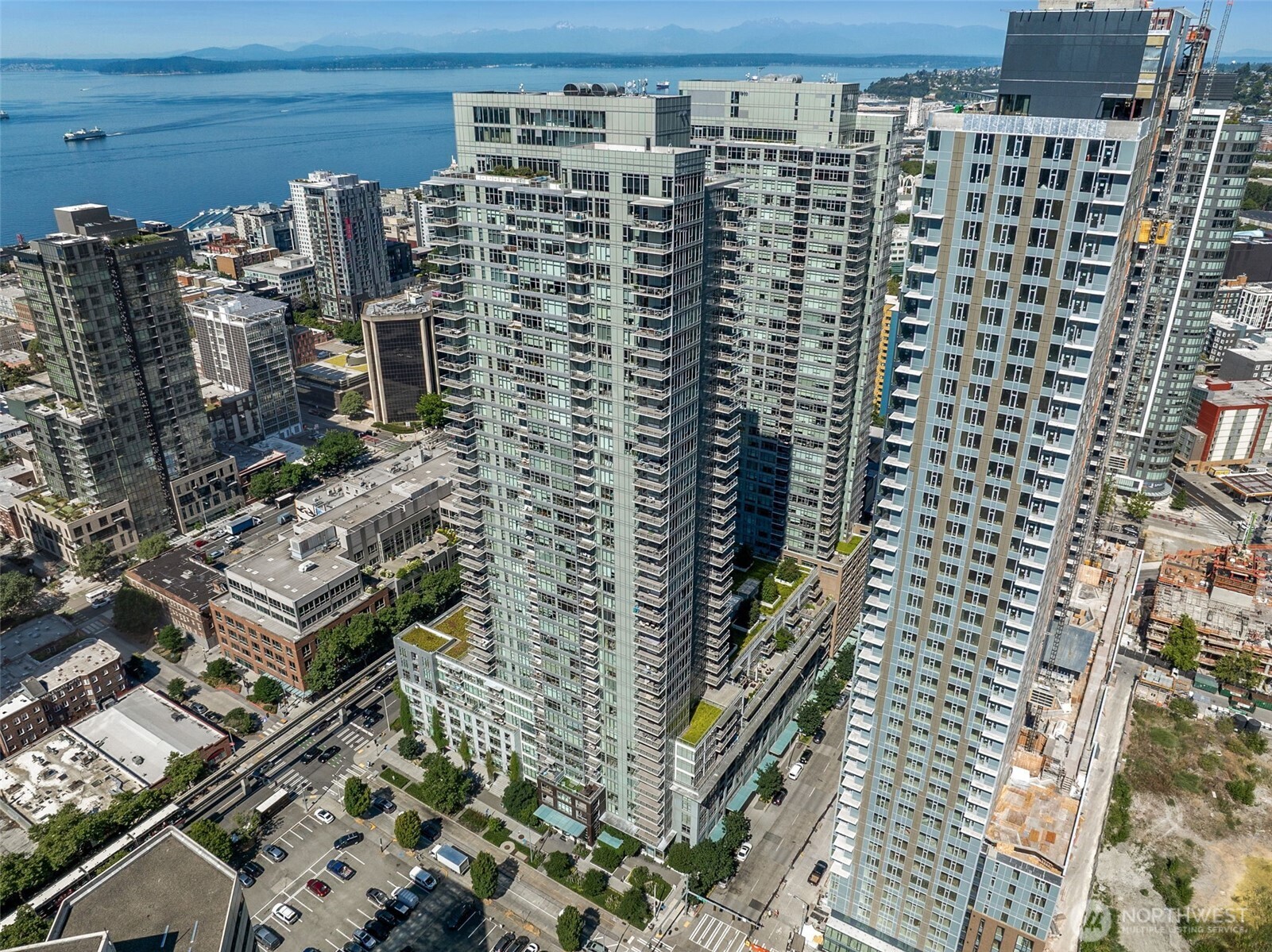 588 Bell Street 606S Property Photo 1