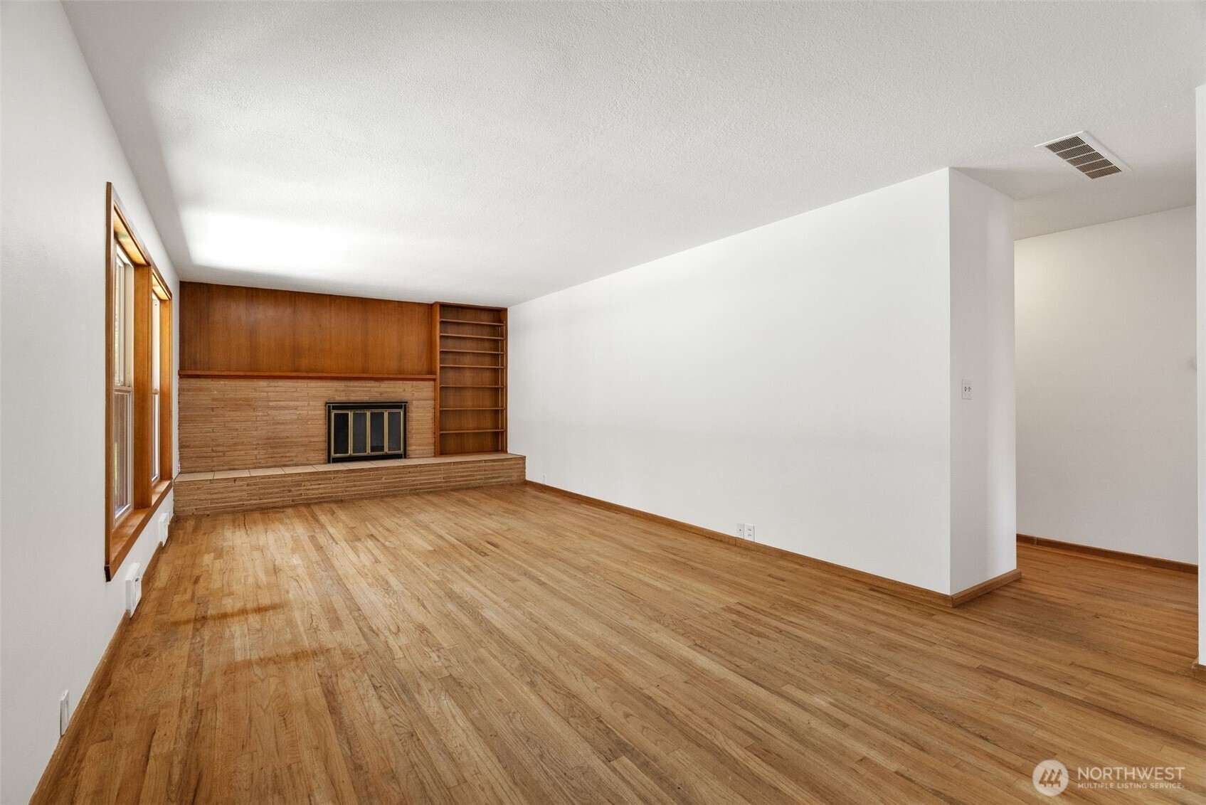 860 E 2nd Avenue Property Photo 6